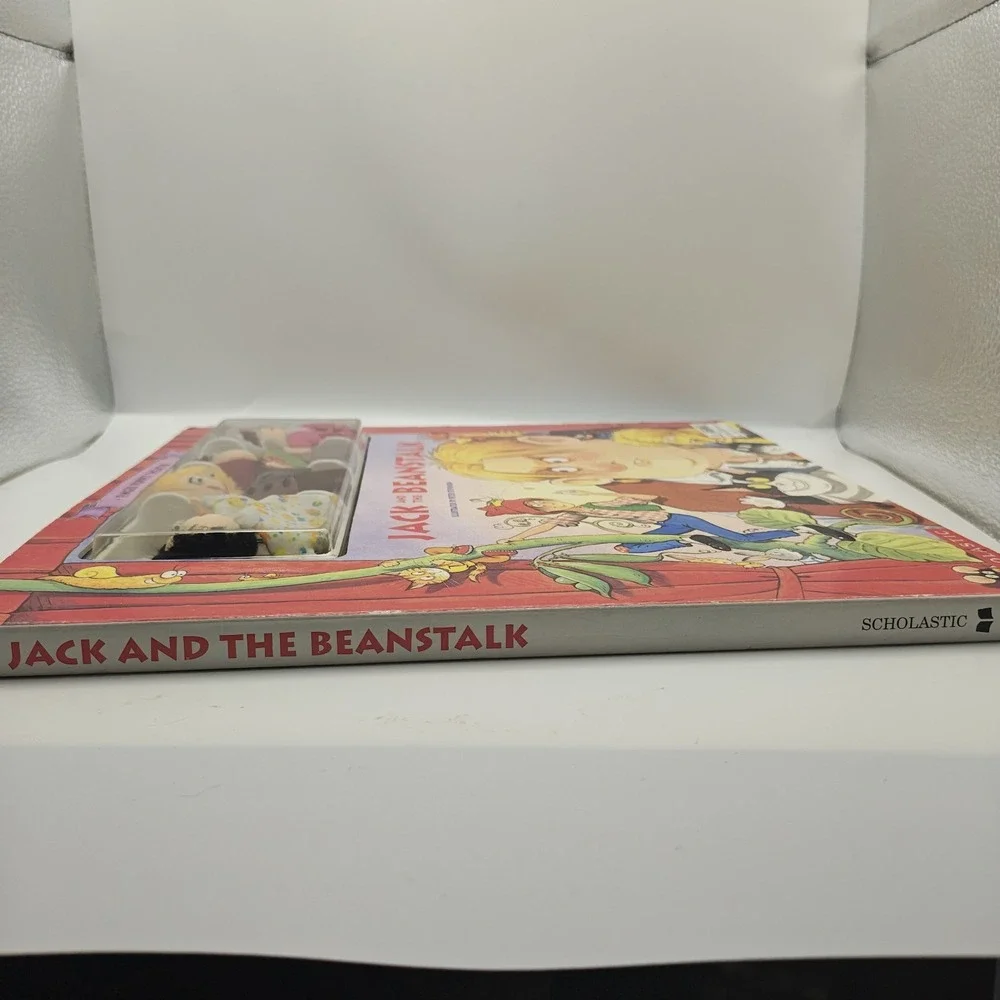 Finger Puppet Theater: Jack and the Beanstalk by Traditional Fairy Tale
